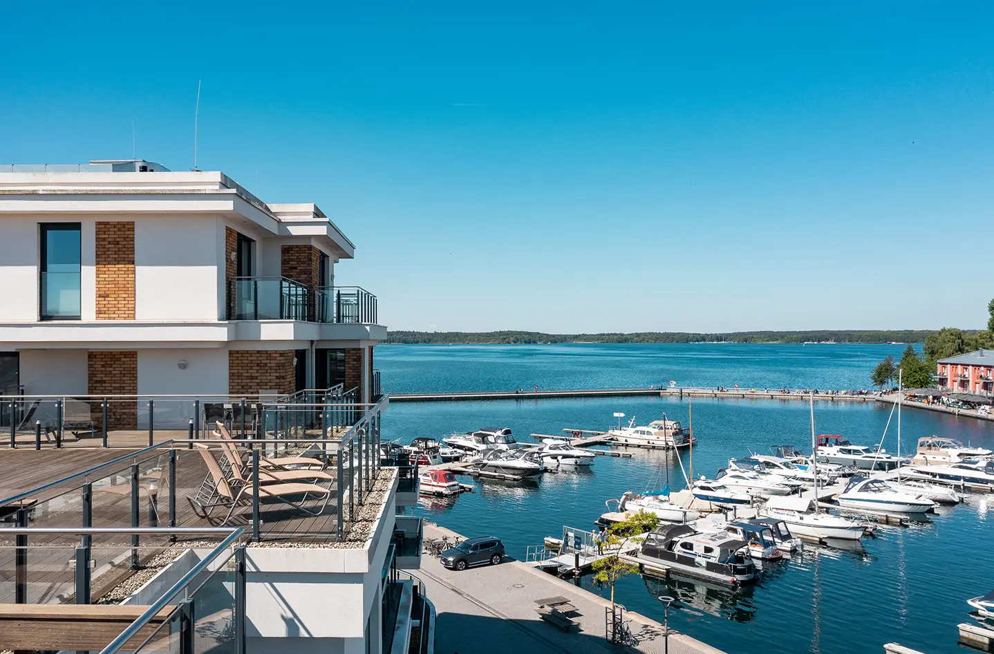 Auf der Dachterrasse der Hafenresidenz in Waren (Müritz)